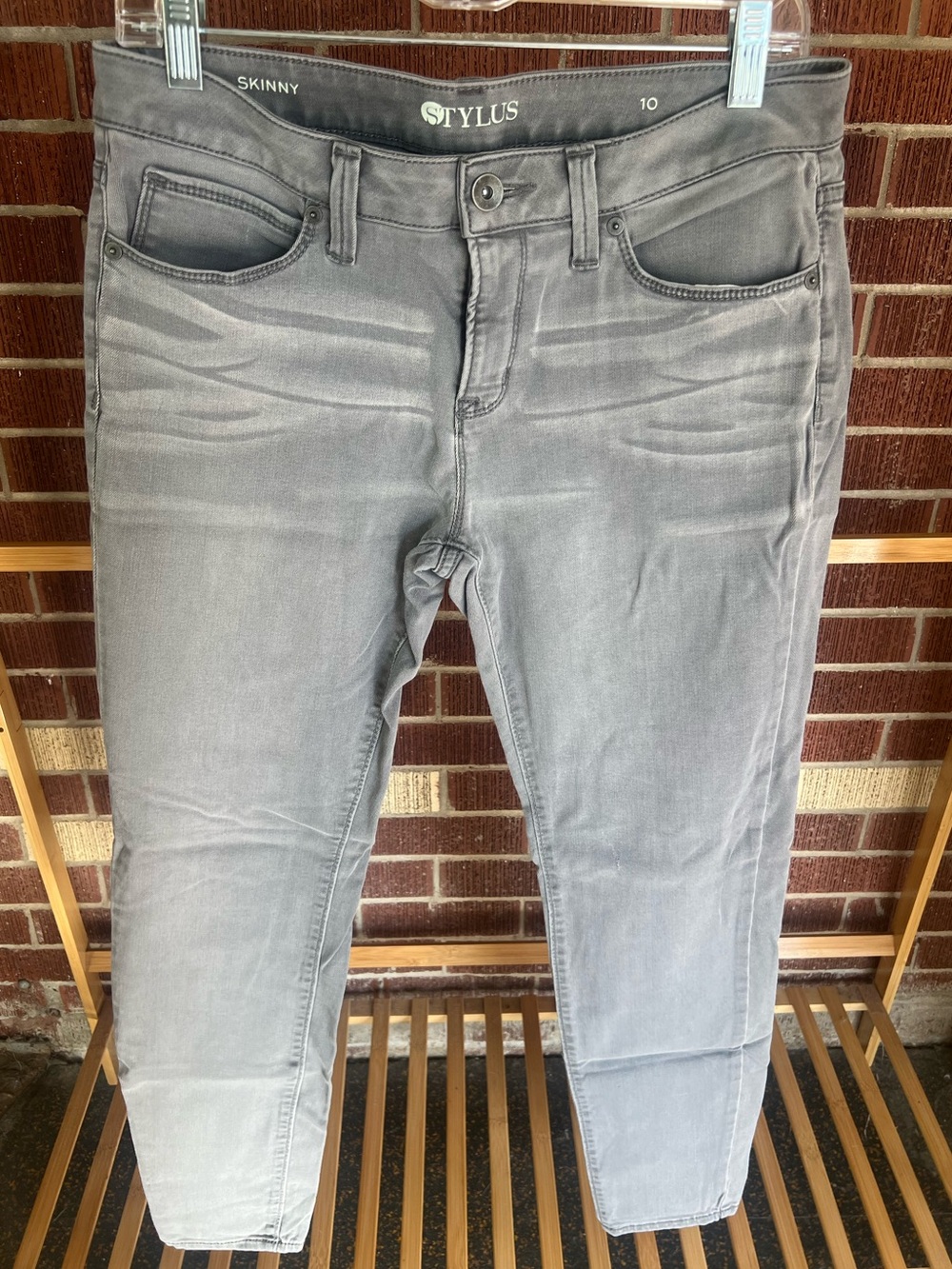 Stylus gray skinny jeans